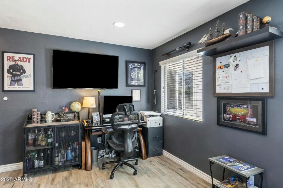 Real Estate Picture 11