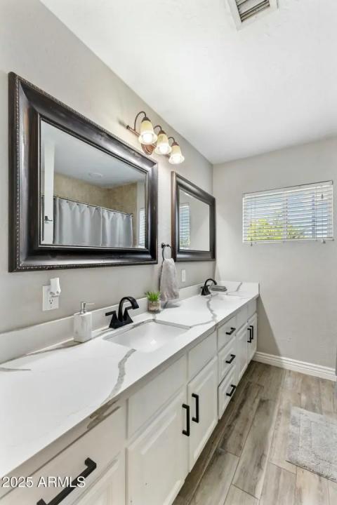 Real Estate Picture 12