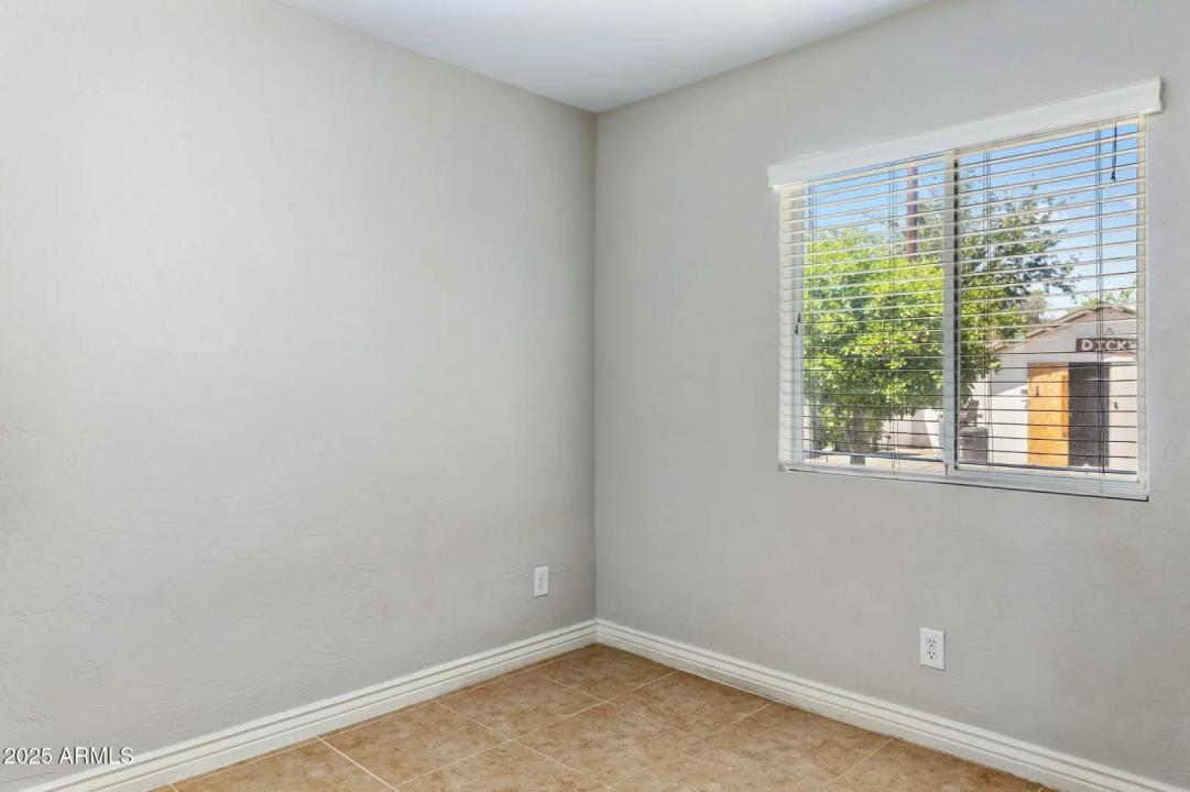 Real Estate Picture 16