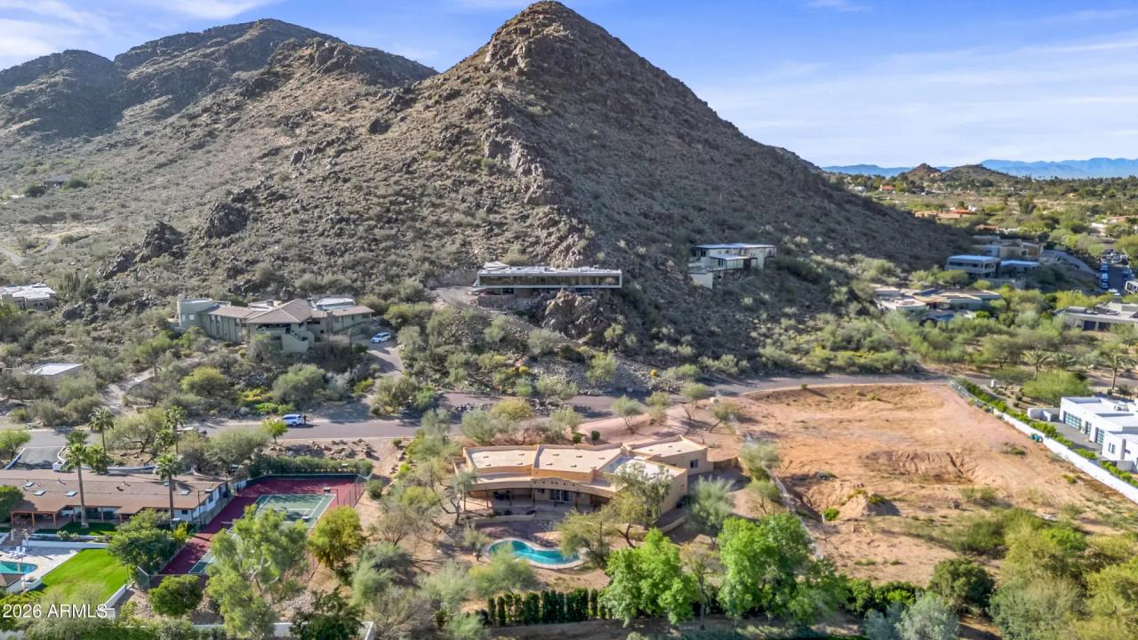 Real Estate Picture 8