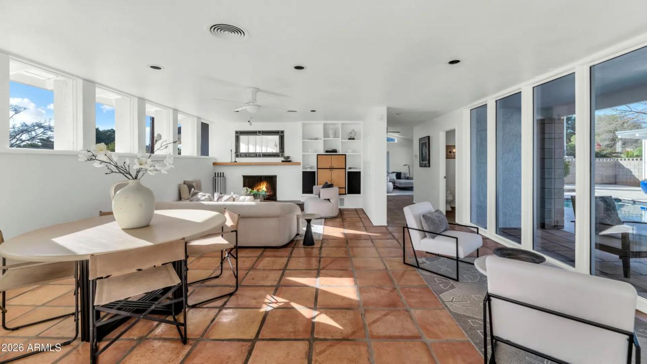 Real Estate Picture 4