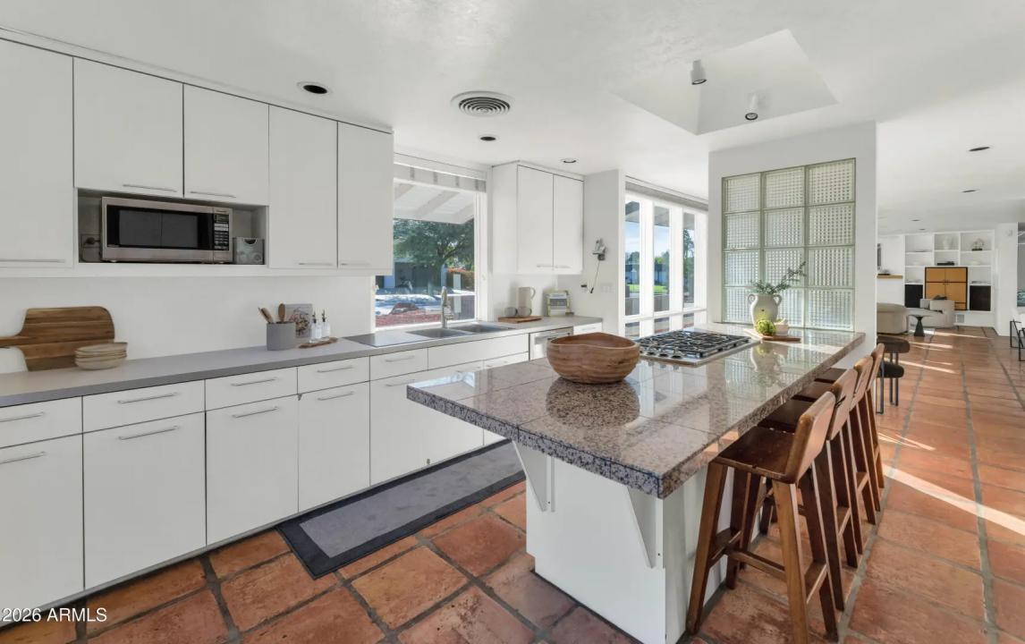 Real Estate Picture 11