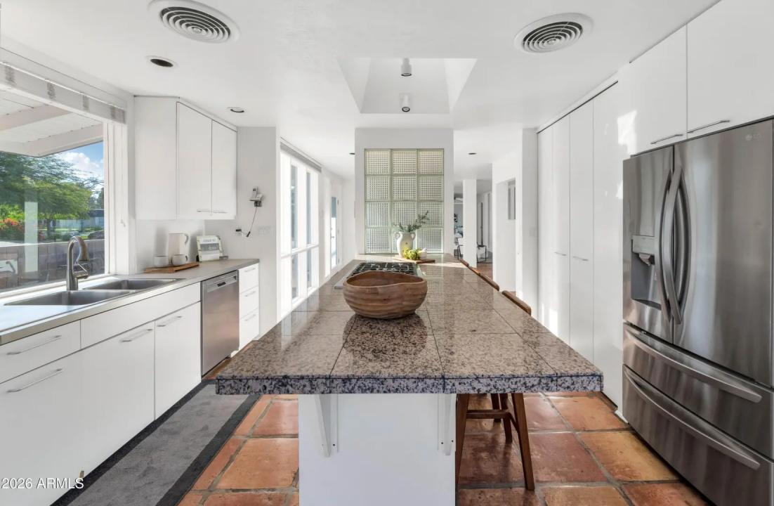 Real Estate Picture 14