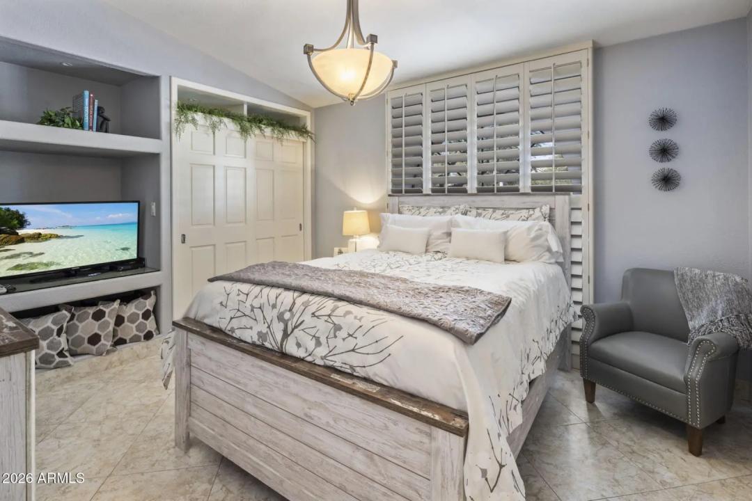 Real Estate Picture 25