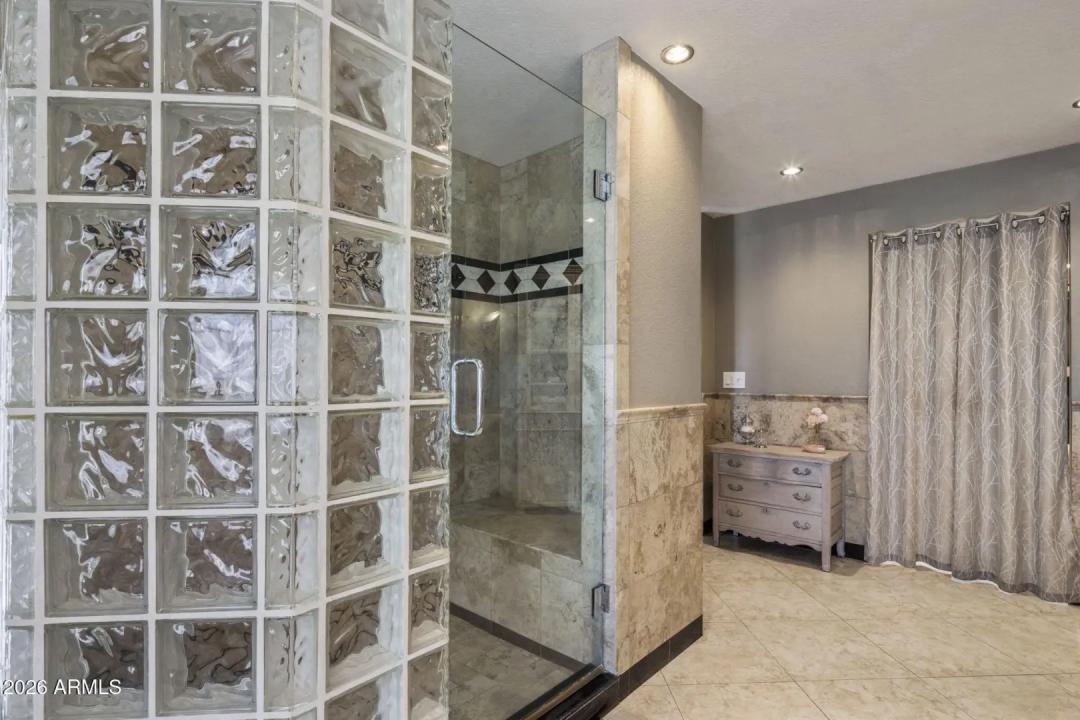 Real Estate Picture 23