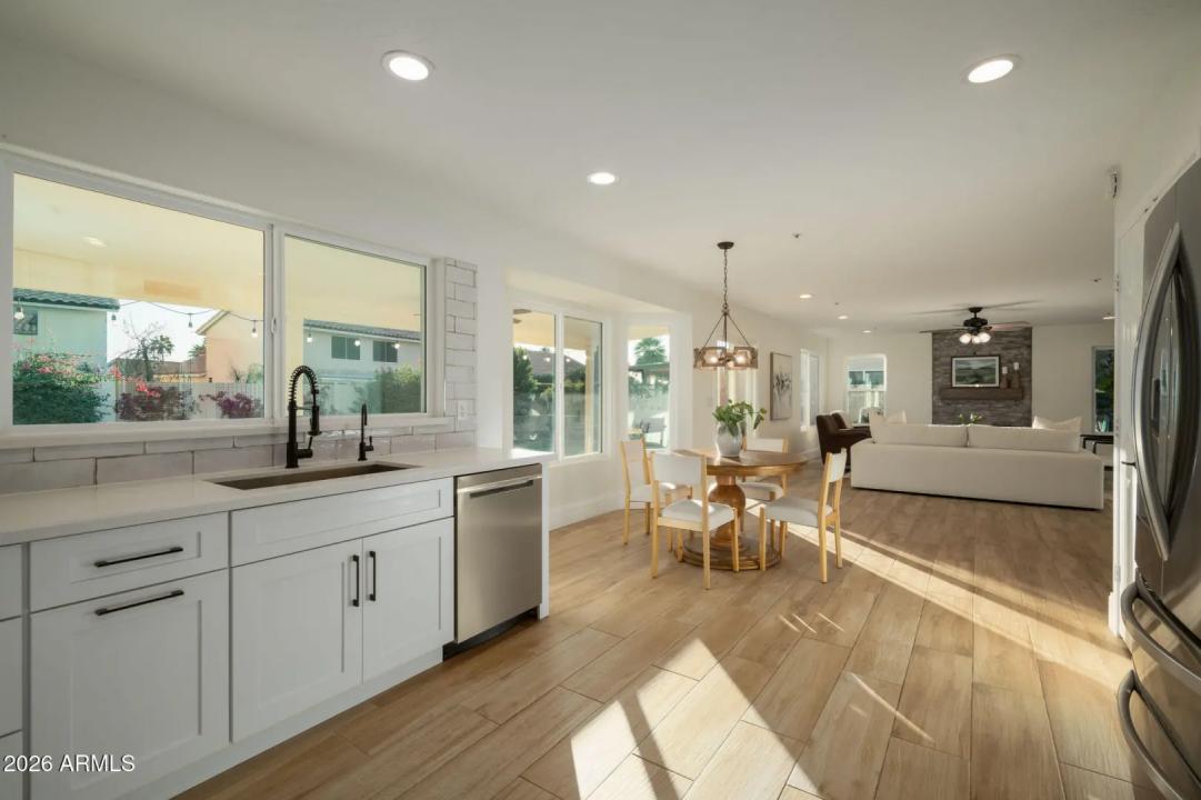 Real Estate Picture 12