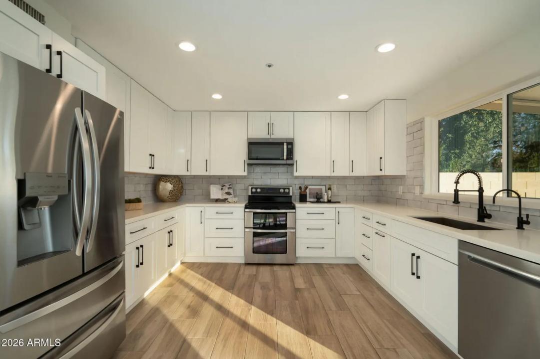 Real Estate Picture 10