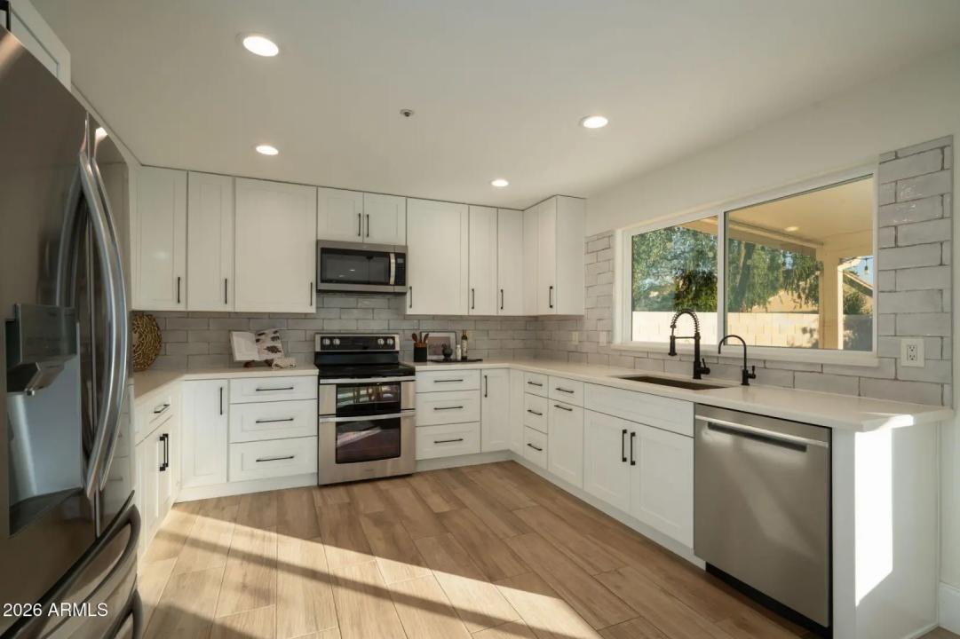 Real Estate Picture 11