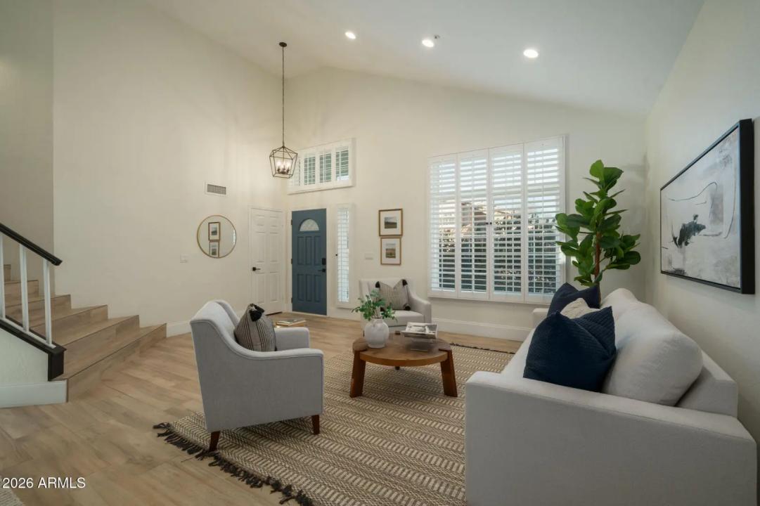 Real Estate Picture 4