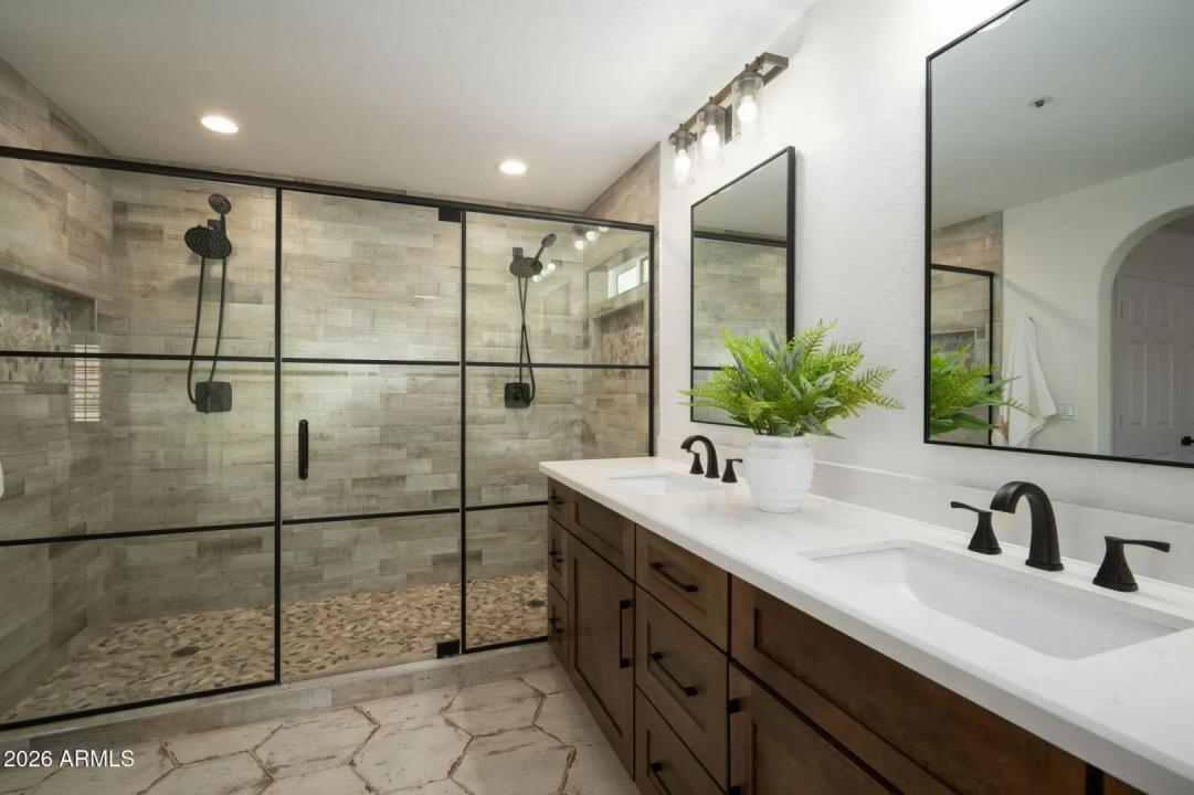 Real Estate Picture 17