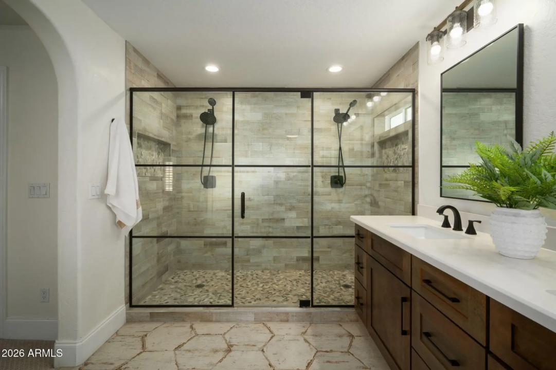 Real Estate Picture 18