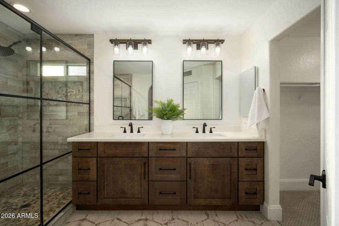 Real Estate Picture 16