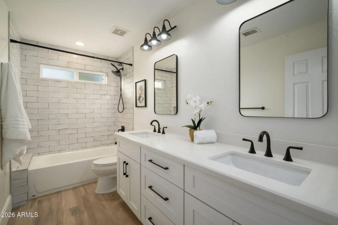 Real Estate Picture 22