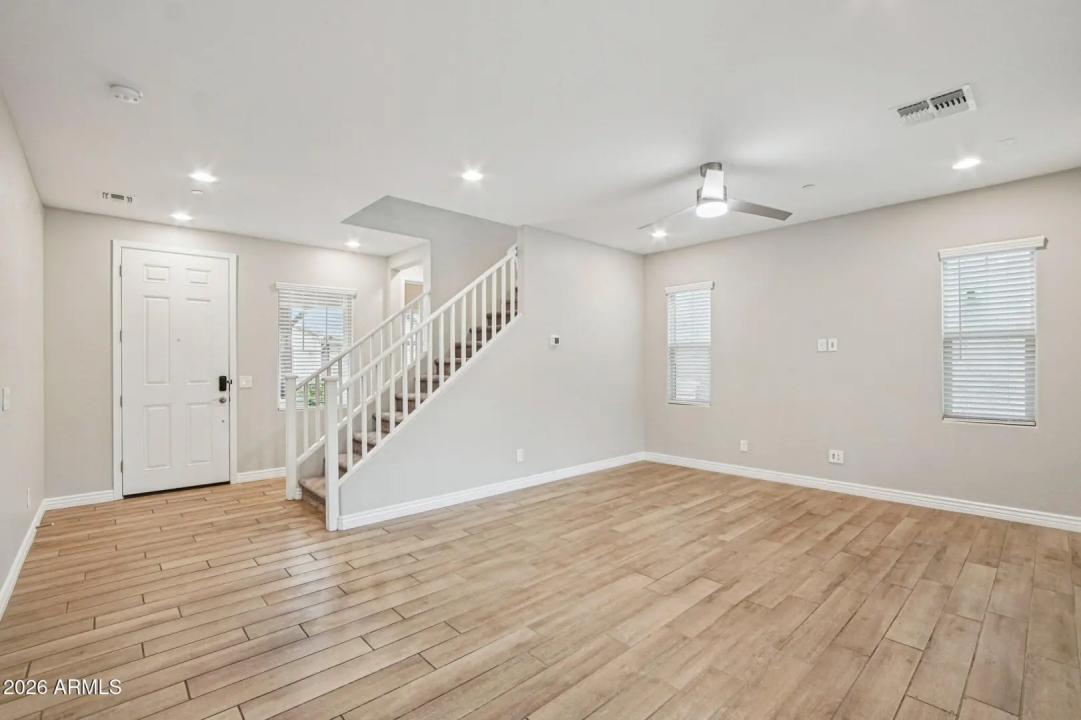 Real Estate Picture 3