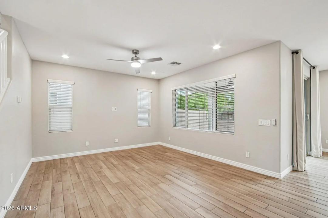 Real Estate Picture 4