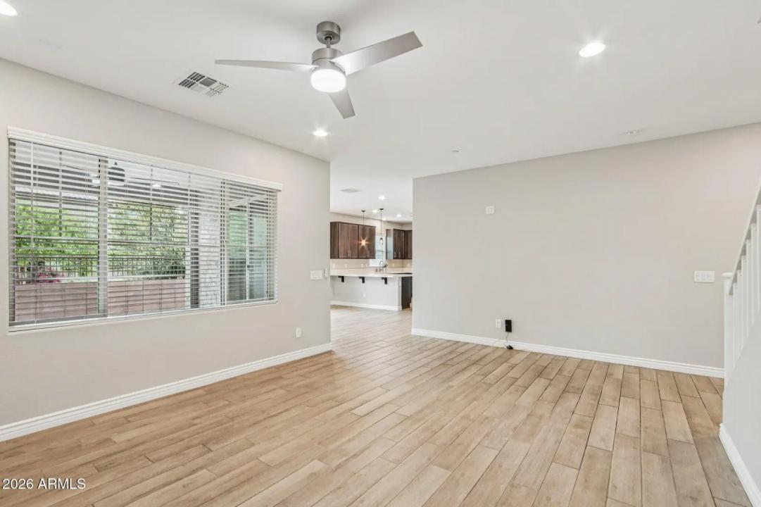 Real Estate Picture 5