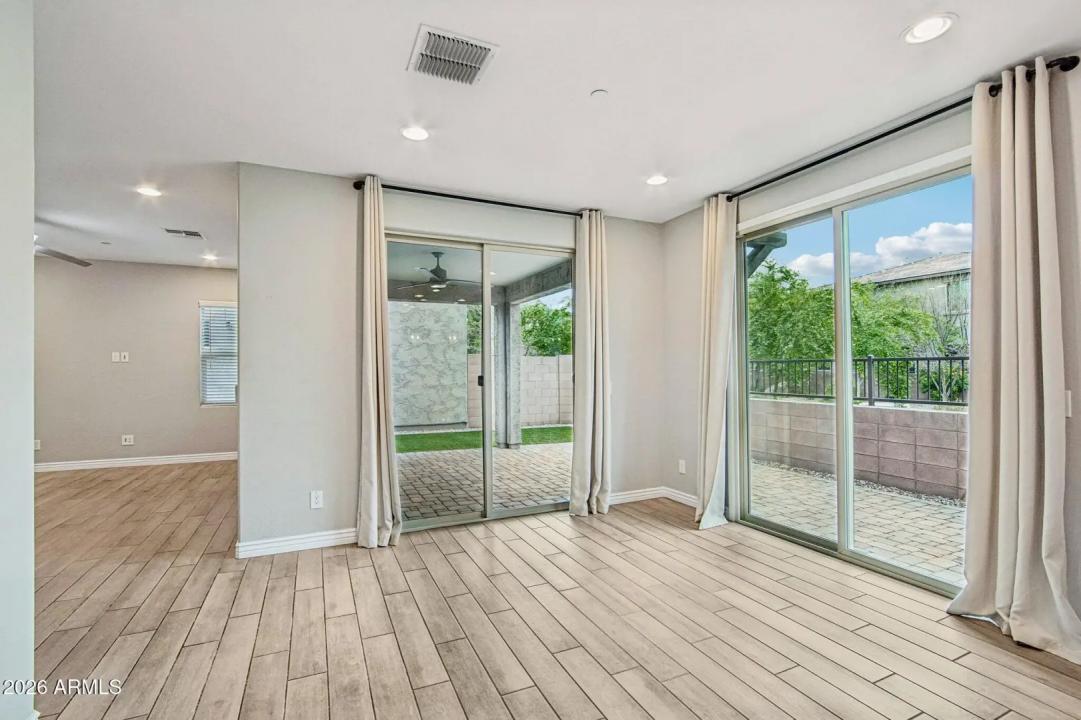 Real Estate Picture 11