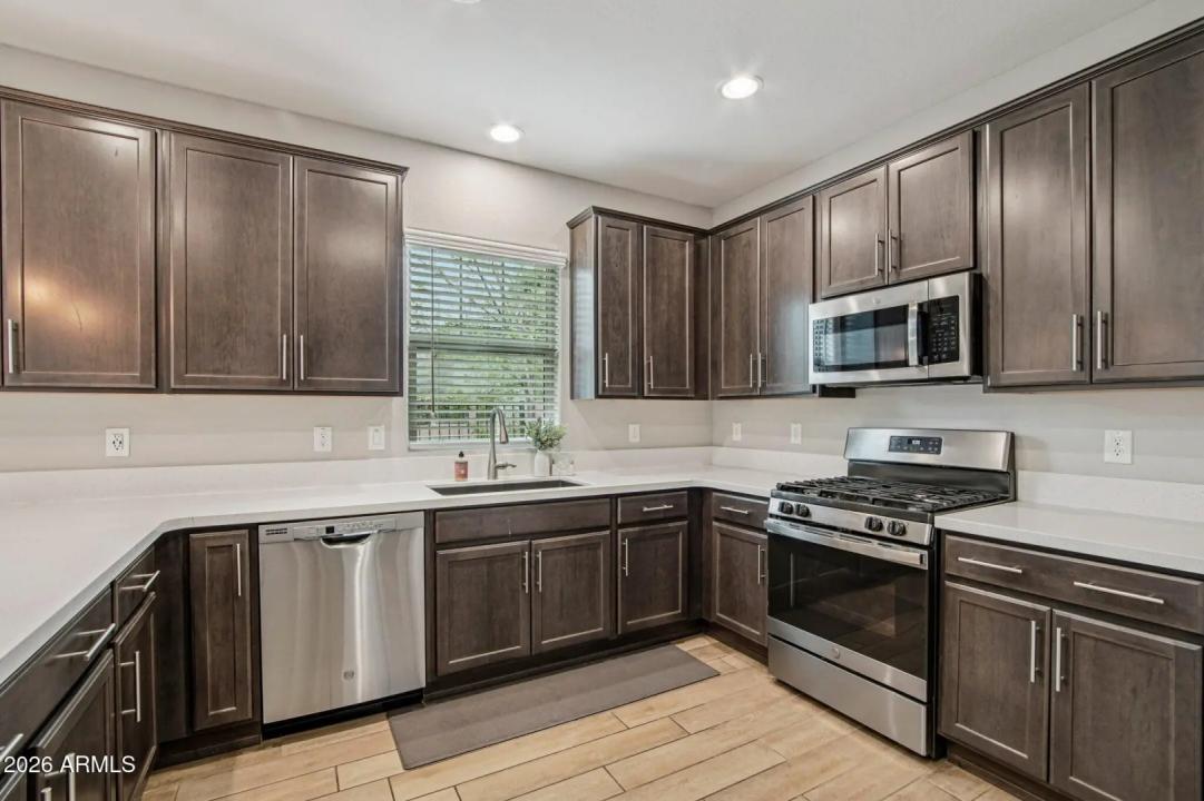 Real Estate Picture 9