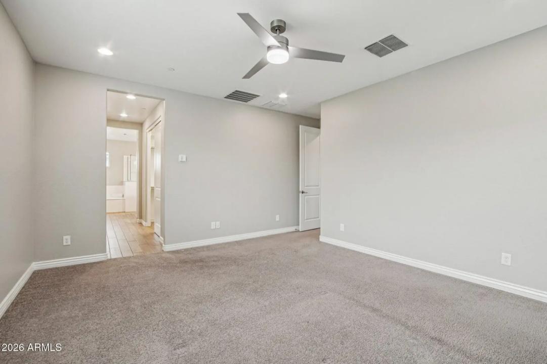 Real Estate Picture 12