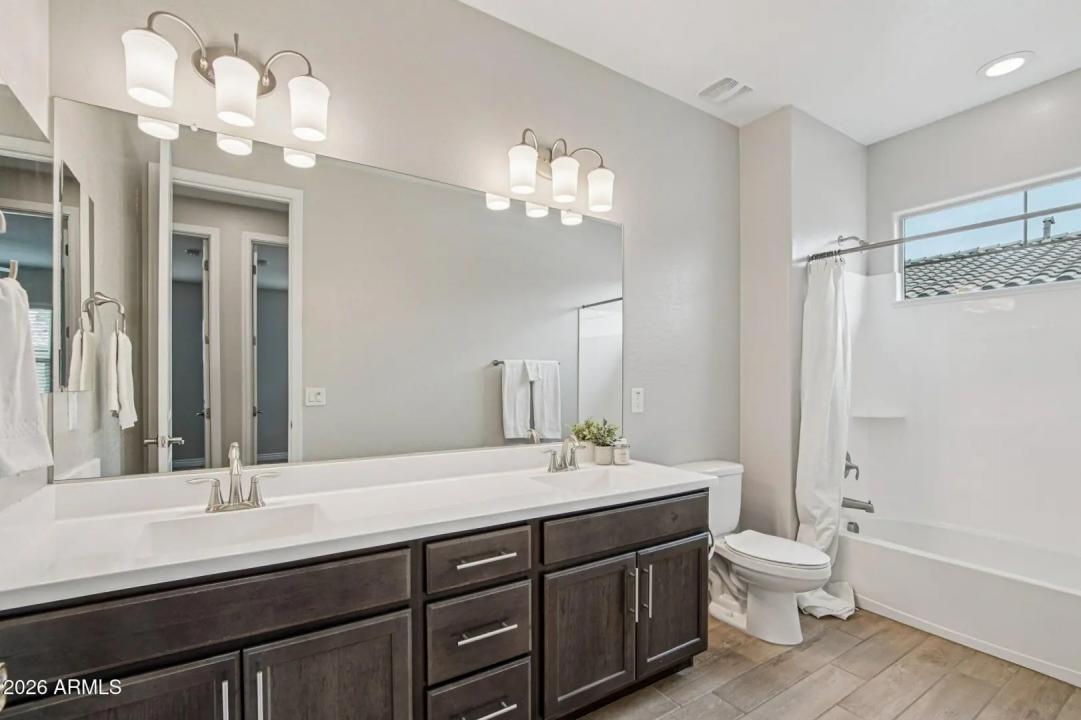 Real Estate Picture 23