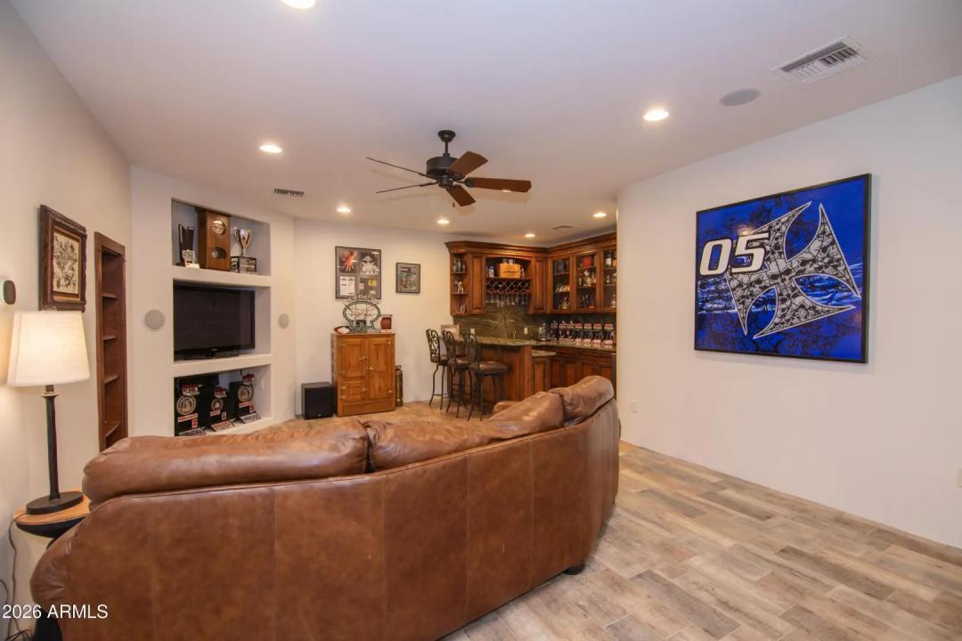 Real Estate Picture 20