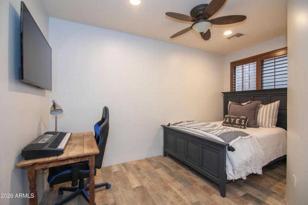 Real Estate Picture 23