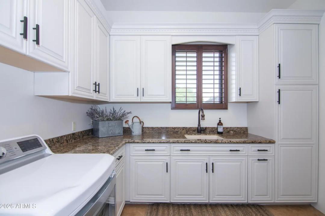 Real Estate Picture 12