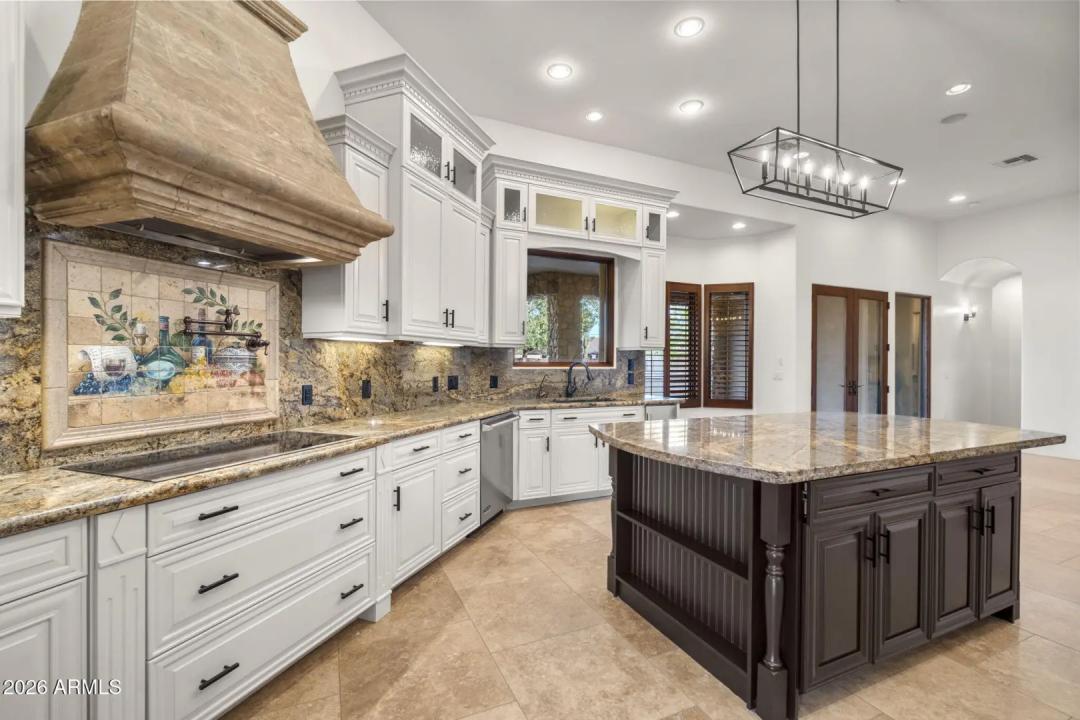 Real Estate Picture 4