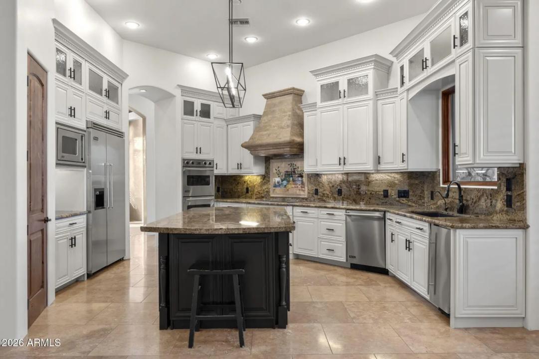 Real Estate Picture 7