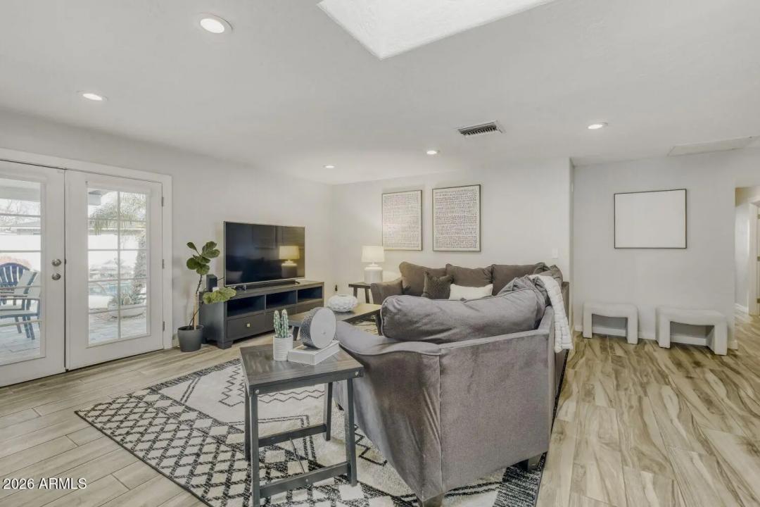 Real Estate Picture 4