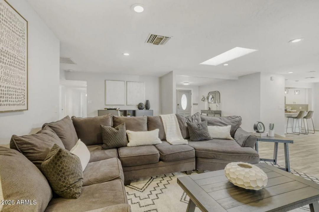 Real Estate Picture 5