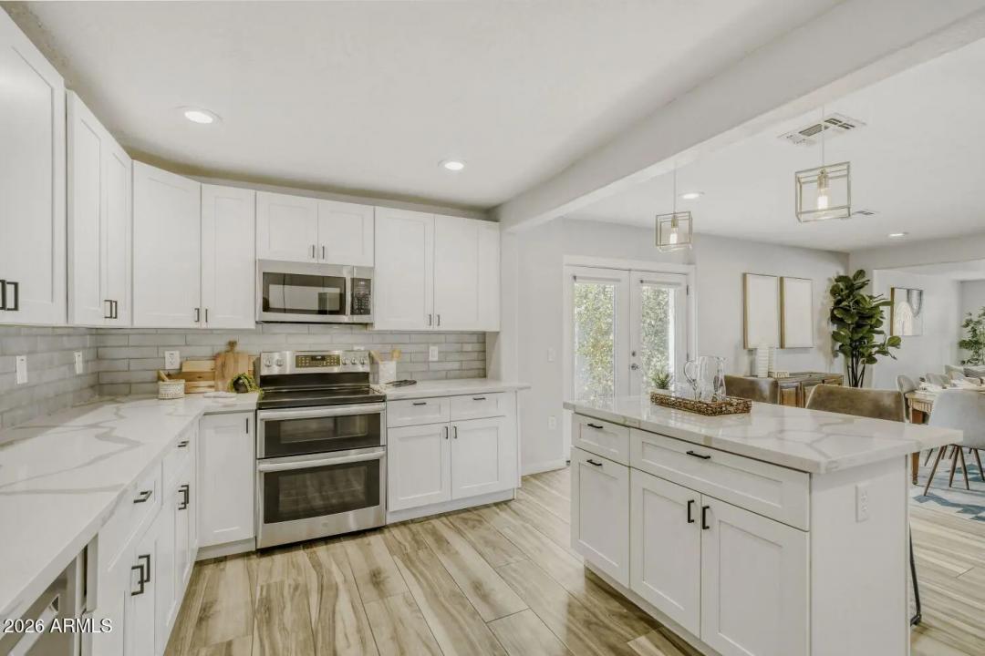 Real Estate Picture 9