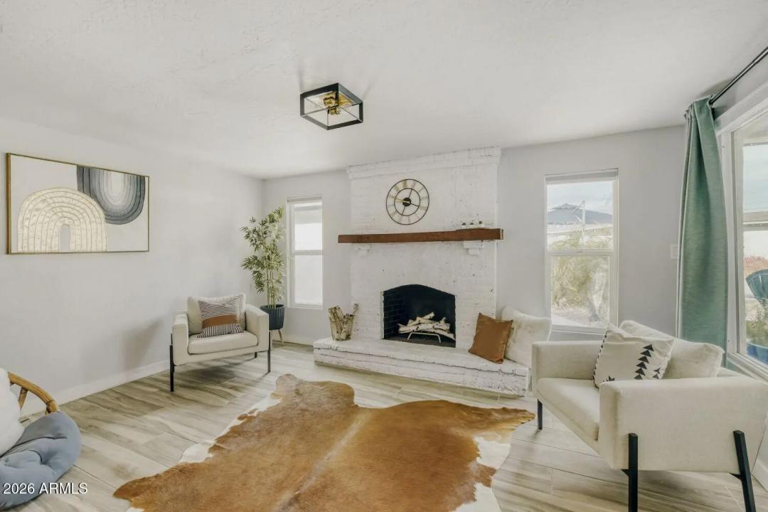 Real Estate Picture 12