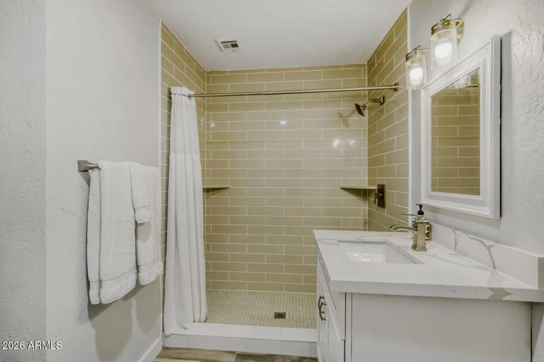 Real Estate Picture 22