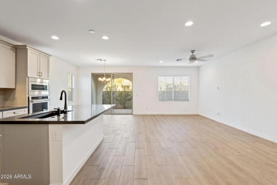 Real Estate Picture 7