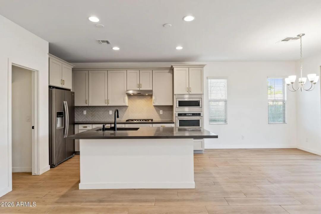 Real Estate Picture 8