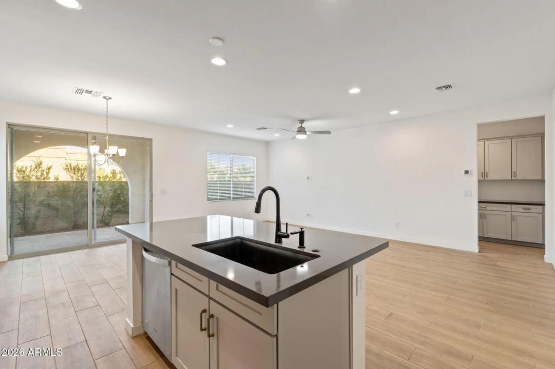 Real Estate Picture 13