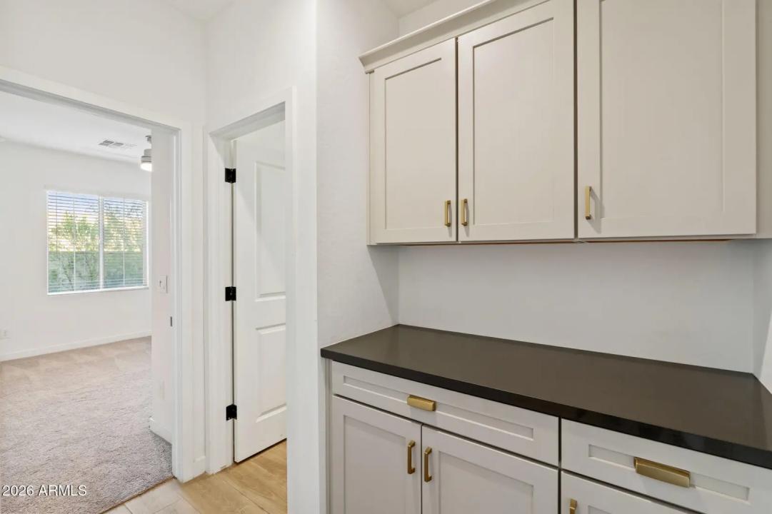 Real Estate Picture 14