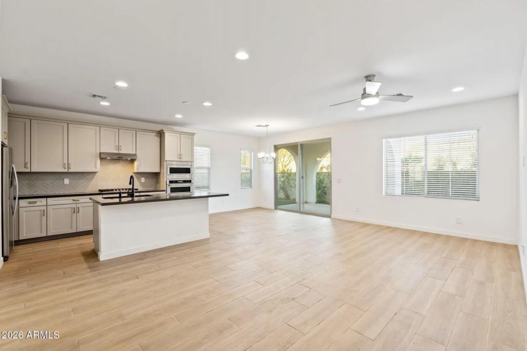 Real Estate Picture 16