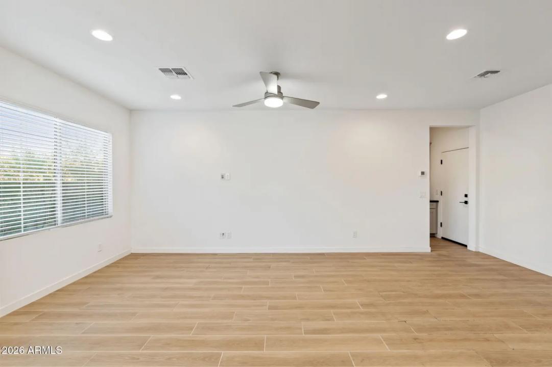 Real Estate Picture 17