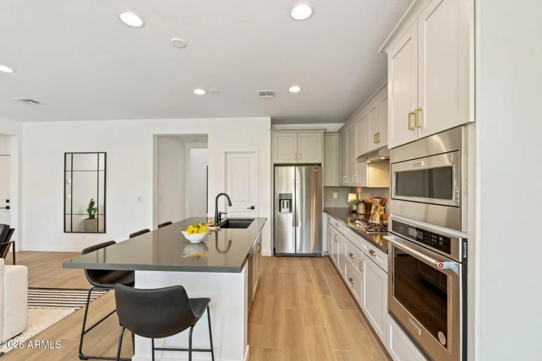 Real Estate Picture 8