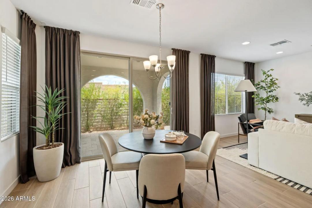 Real Estate Picture 14