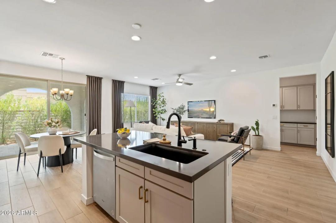 Real Estate Picture 9