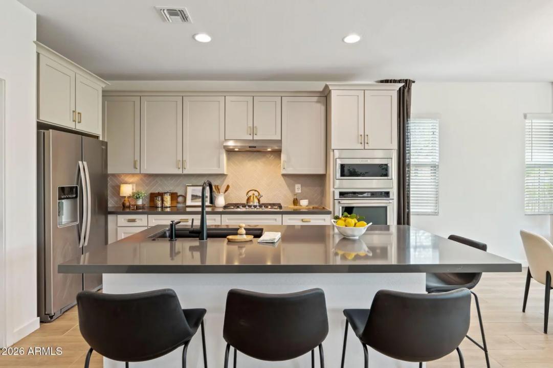 Real Estate Picture 11