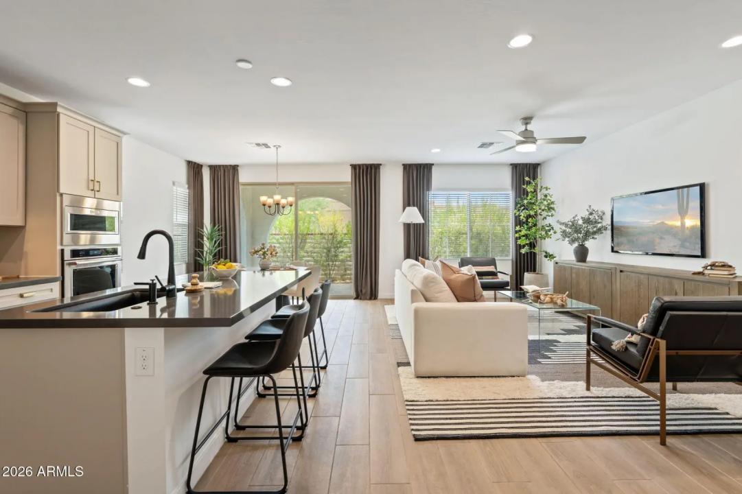 Real Estate Picture 12