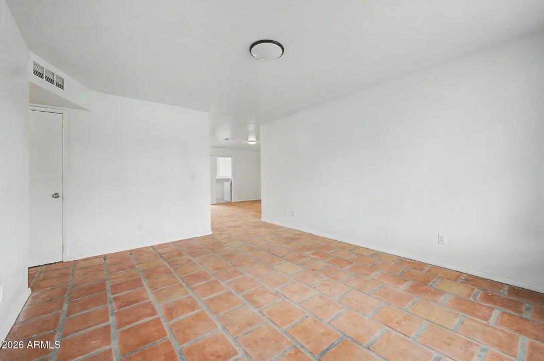 Real Estate Picture 5