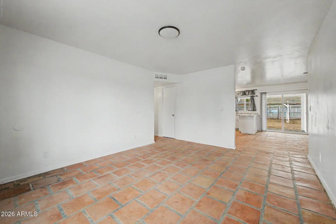 Real Estate Picture 6