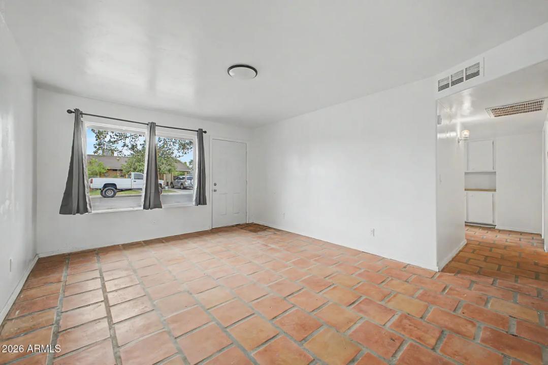 Real Estate Picture 4