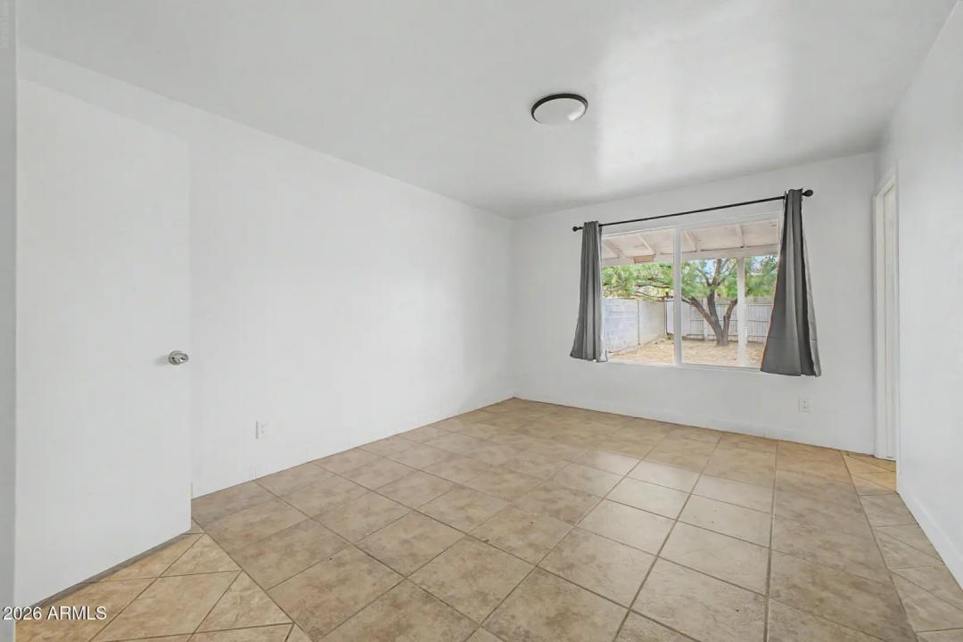 Real Estate Picture 11