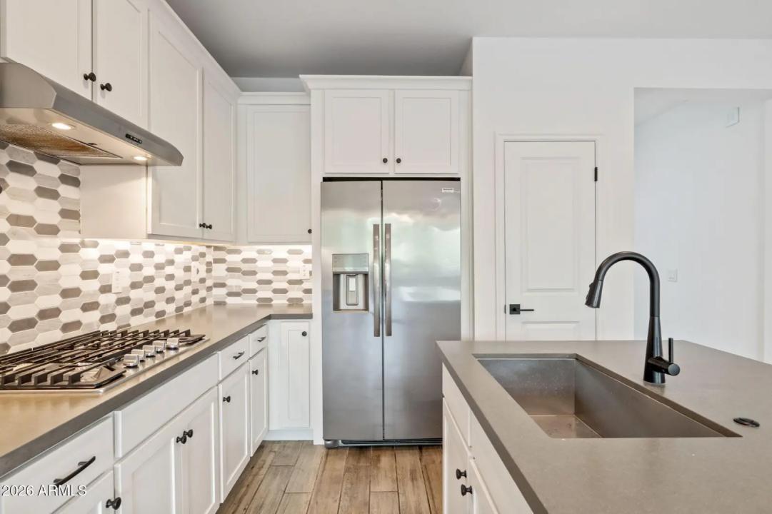 Real Estate Picture 4